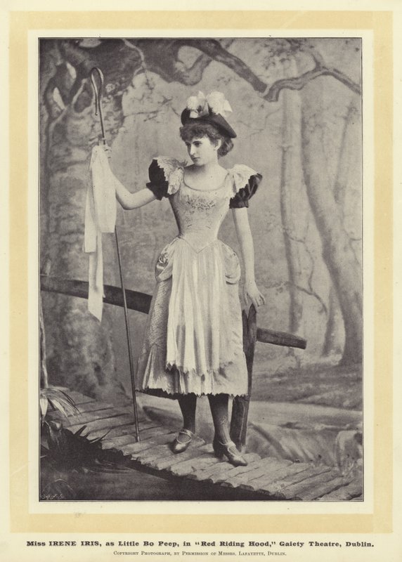 Miss Irene Iris, como Little Bo Peep, em Chapeuzinho Vermelho, Gaiety Theatre, Dublin de English Photographer