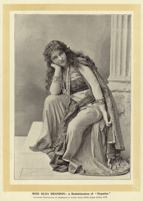 Senhorita Olga Brandon: uma reminiscência de Hypatia de English Photographer