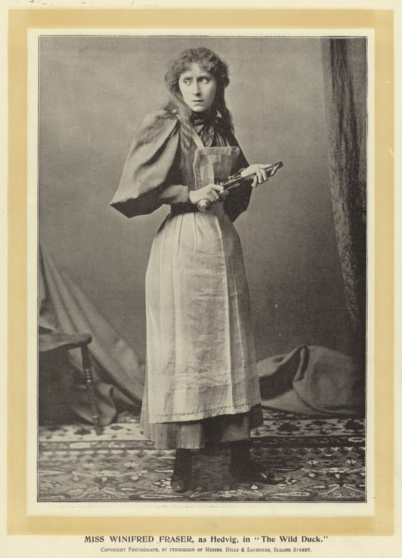 Miss Winifred Fraser, como Hedvig, em O Pato Selvagem de English Photographer