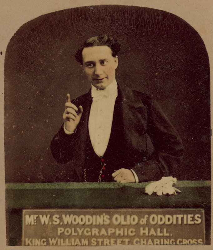Sr. WS Woodins Olio de Oddities de English Photographer