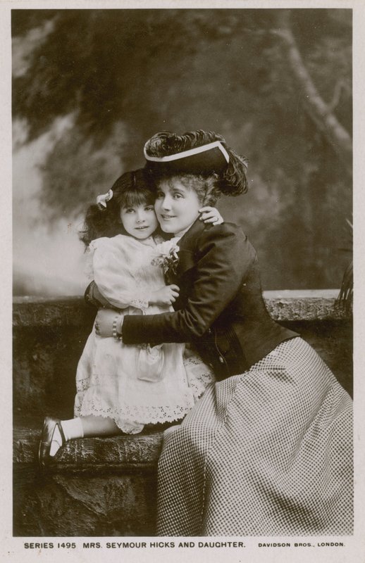 Mrs Seymour Hicks e filha de English Photographer