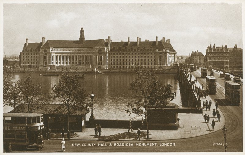 New County Hall e Boadicea Monument de English Photographer