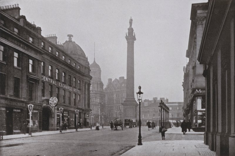 Newcastle, Grey Street (foto a p/b) de English Photographer