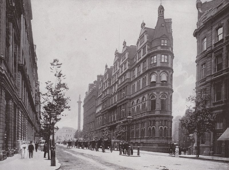 Northumberland Avenue, com o Clube Constitucional de English Photographer