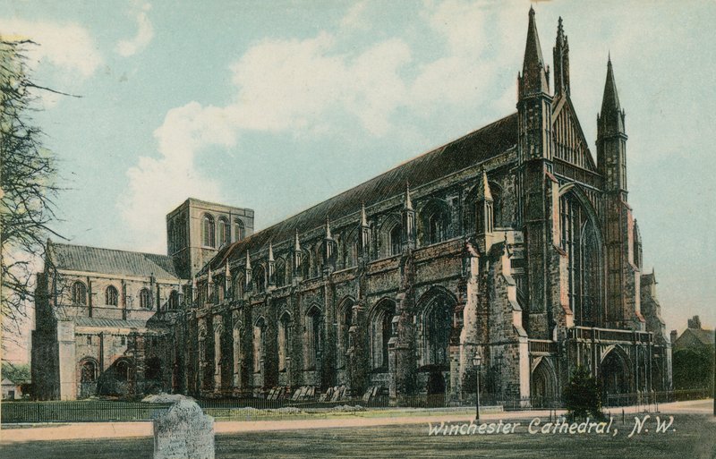 Vista noroeste da Catedral de Winchester. Postal enviado em 1913. de English Photographer