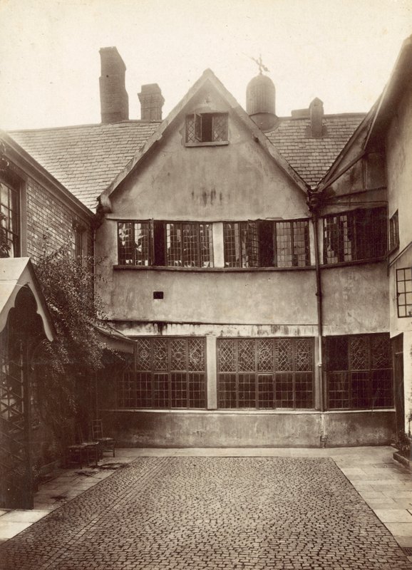 Old Town Hall Courtyard, Leicester de English Photographer