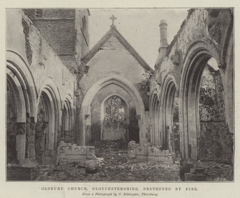 Oldbury Church, Gloucestershire, destruída pelo fogo de English Photographer