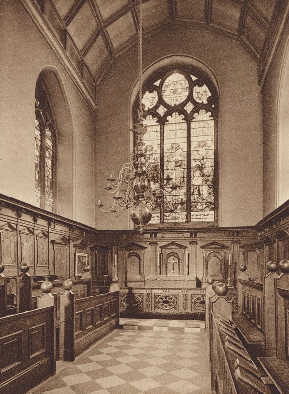 Oxford: Oriel College, The Chapel (fotografia a preto e branco) de English Photographer