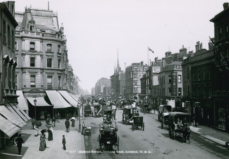 Oxford Street, Londres, olhando para o leste de English Photographer