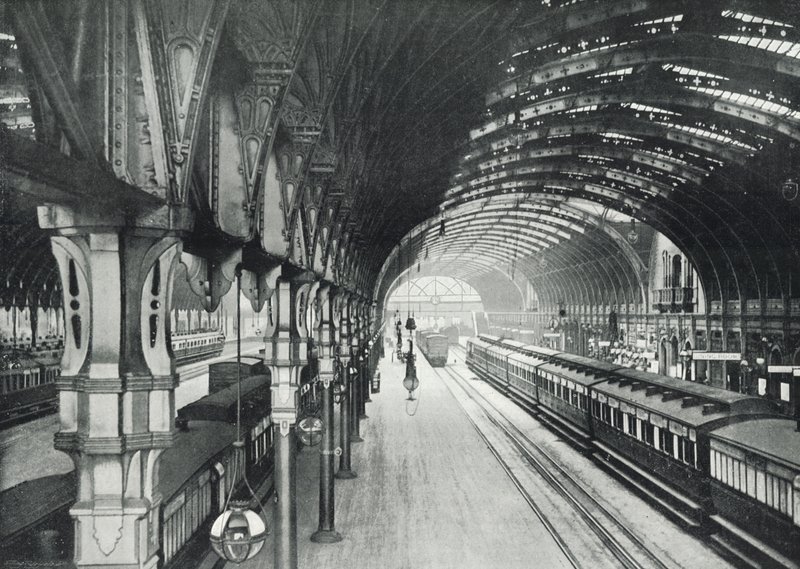 Estação de Paddington, Vista Geral das Plataformas (foto a p/b) de English Photographer