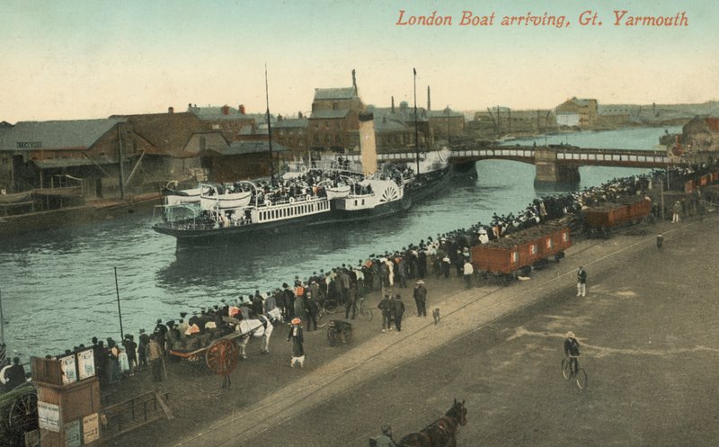 Vaporizador de Paddle de Londres chegando a Great Yarmouth, Norfolk (foto) de English Photographer