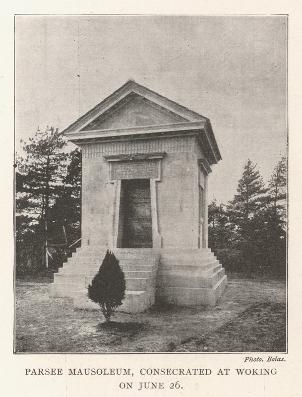 Parsee Mausoleum, consagrada em Woking em 26 de junho de English Photographer
