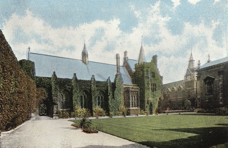 Pembroke College, primeiro tribunal de English Photographer
