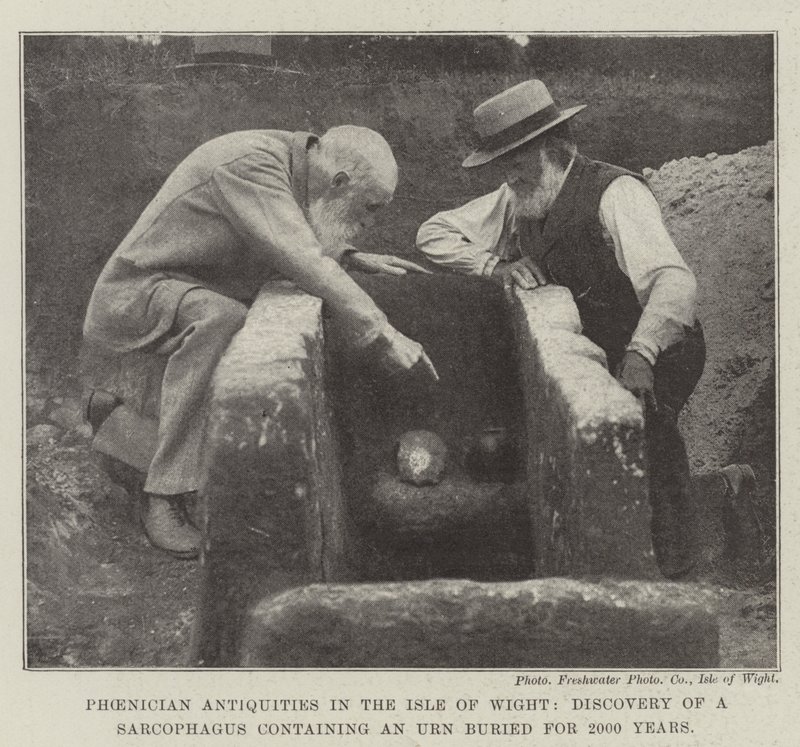 Antiguidades fenícias na Ilha de Wight, descoberta de um sarcófago contendo uma urna enterrada por 2000 anos de English Photographer