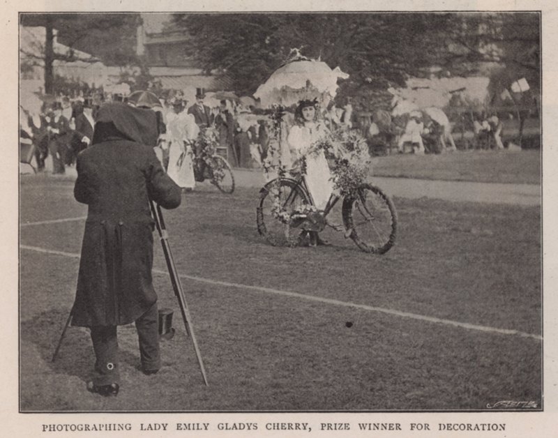 Fotografar Lady Emily Gladys Cherry, premiada pela decoração de English Photographer