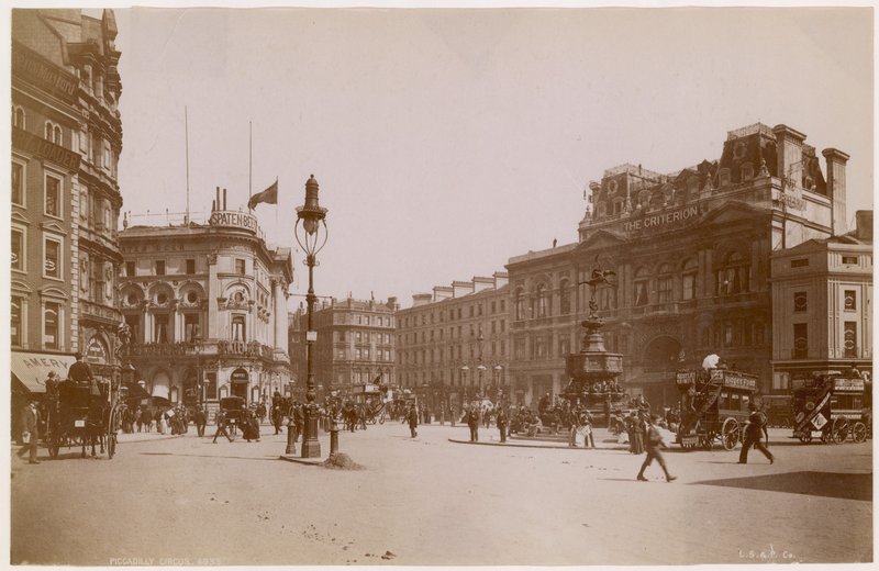 Piccadilly Circus, Londres de English Photographer