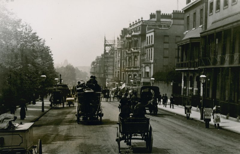 Piccadilly, Hyde Park Corner, Londres de English Photographer