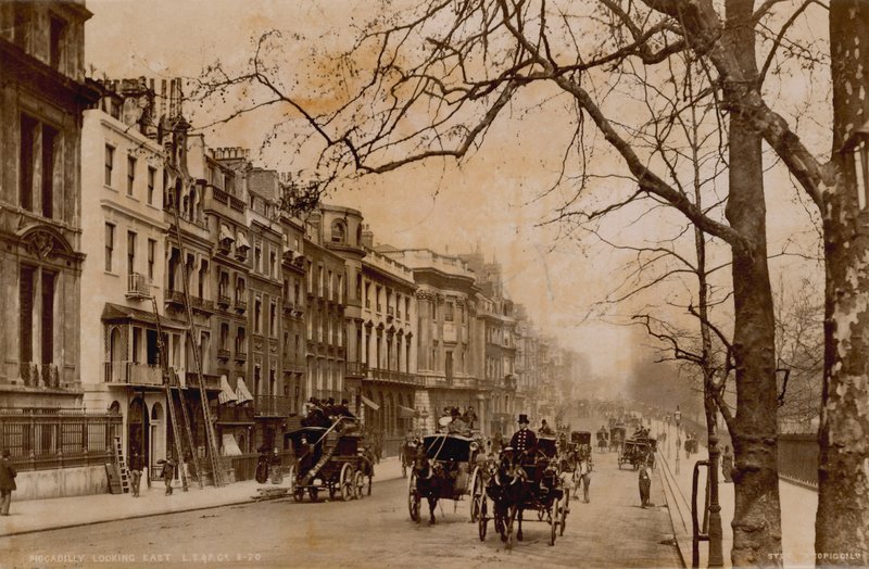 Piccadilly, Londres, olhando para o leste de English Photographer