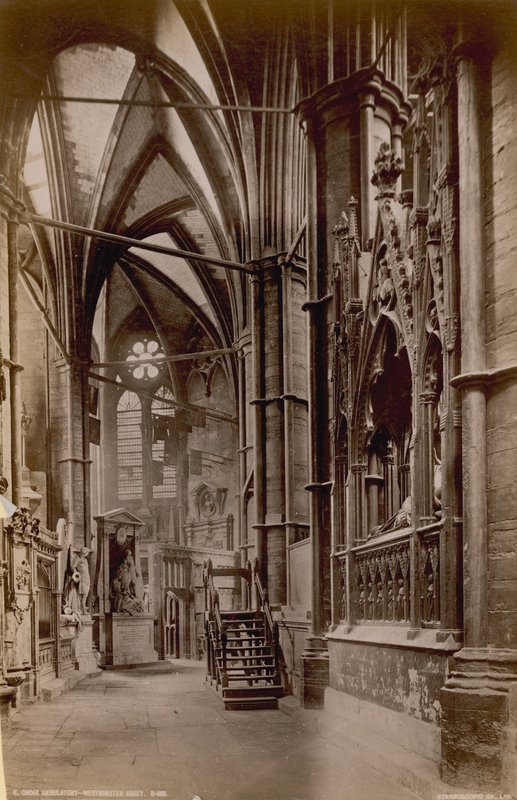 Postal com uma imagem do Coro Ambulatório na Abadia de Westminster de English Photographer