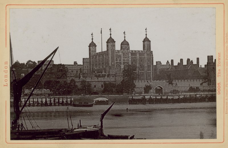 Postal com uma imagem da Torre de Londres de English Photographer