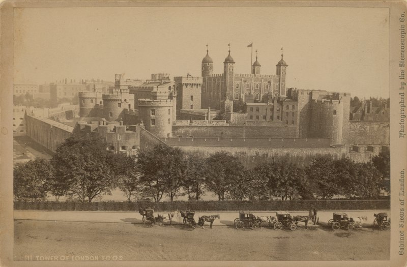 Postal com uma imagem da Torre de Londres de English Photographer