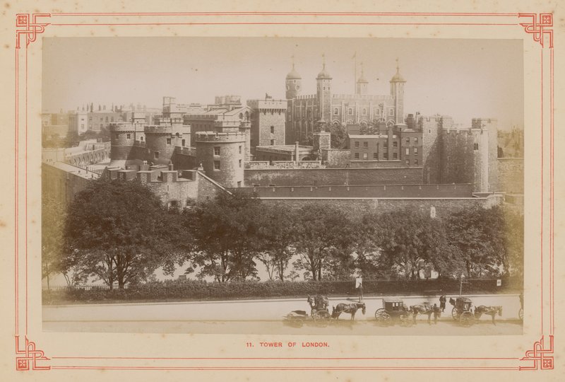 Postal com uma imagem da Torre de Londres de English Photographer