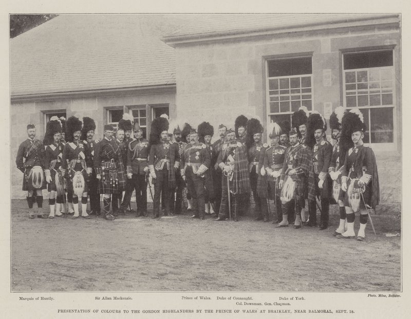 Apresentação das Cores aos Montanheses Gordon pelo Príncipe de Gales em Braikley, perto de Balmoral, 18 de setembro de English Photographer