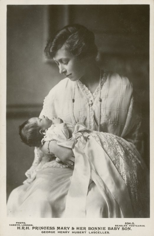 Princesa Maria, Viscondessa Lascelles, com seu filho mais velho, George de English Photographer