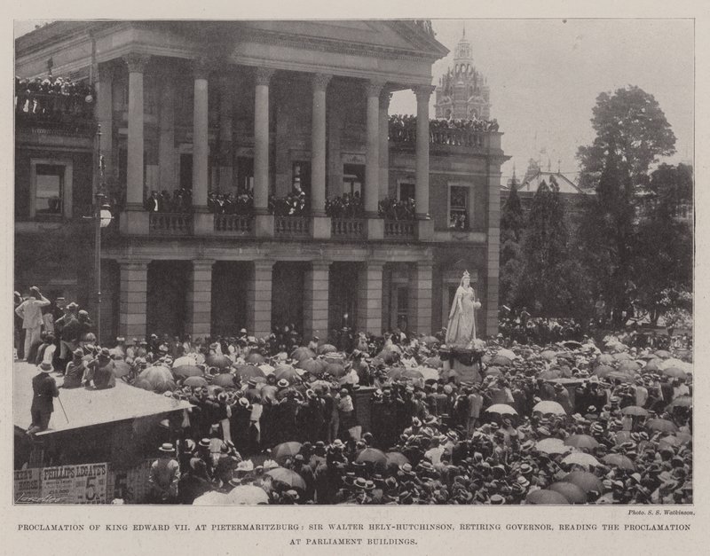 Proclamação do rei Eduardo VII em Pietermaritzburg, Sir Walter Hely-Hutchinson, governador aposentado, lendo a proclamação nos edifícios do Parlamento de English Photographer