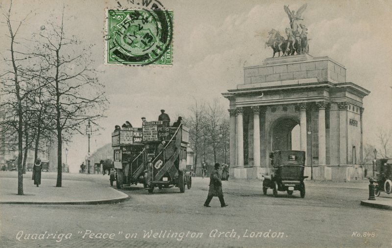 Paz Quadriga em Wellington Arch, em Londres. Postal enviado em 1913. de English Photographer