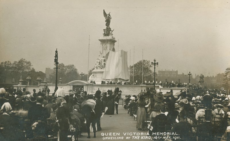 Memorial da Rainha Vitória, inaugurado pelo rei, 16 de maio de 1911 de English Photographer