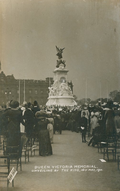 Memorial da Rainha Vitória, inaugurado pelo rei, 16 de maio de 1911 de English Photographer