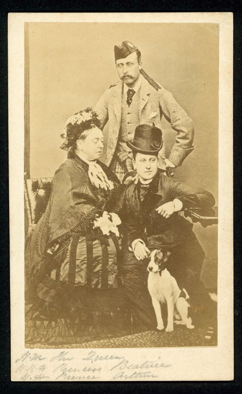 Rainha Vitória, Princesa Beatriz e Príncipe Artur de English Photographer