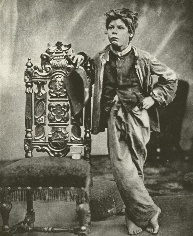 Rapaz da Escola Ragged em 1860 (foto a p/b) de English Photographer