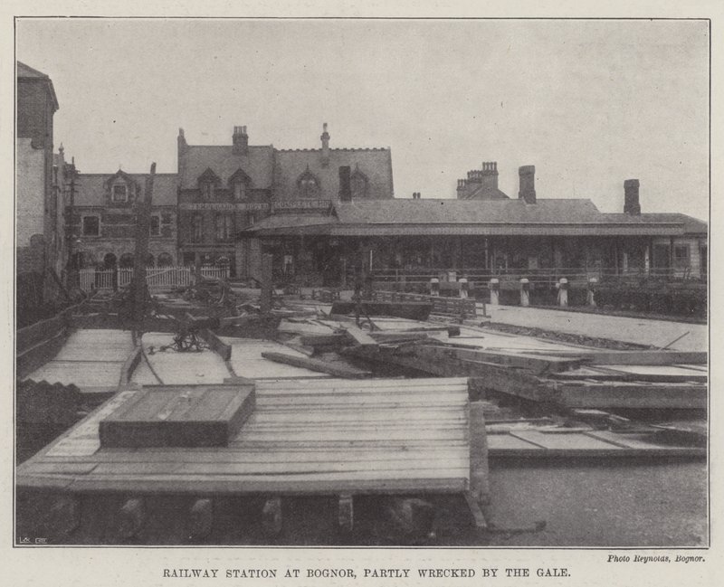 Estação Ferroviária de Bognor, parcialmente destruída pelo Gale de English Photographer