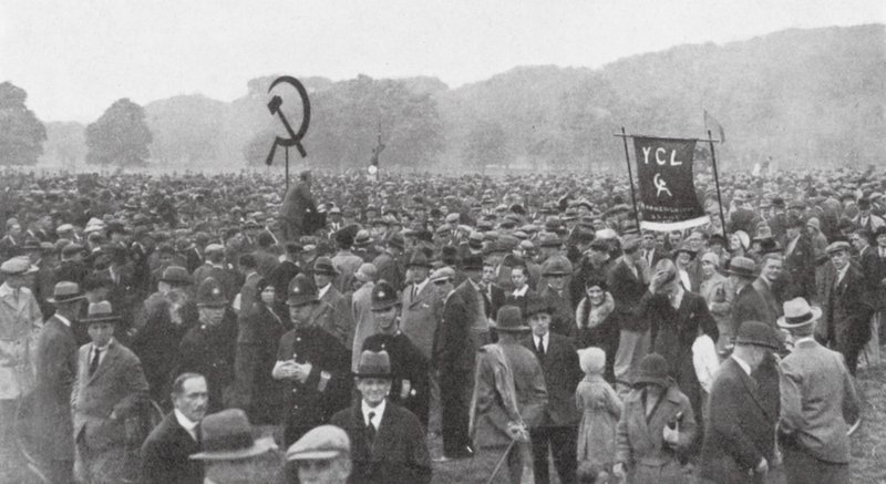 Manifestação de trabalhadores desempregados em Hyde Park, Londres de English Photographer