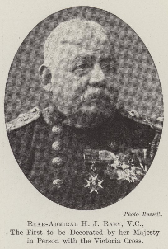Contra-almirante HJ Raby, VC, o primeiro a ser condecorado por sua majestade em pessoa com a Victoria Cross de English Photographer