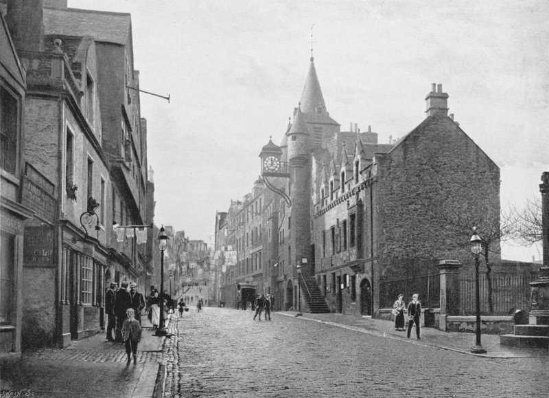 Escócia: Canongate Tolbooth, Edimburgo (foto a p/b) de English Photographer