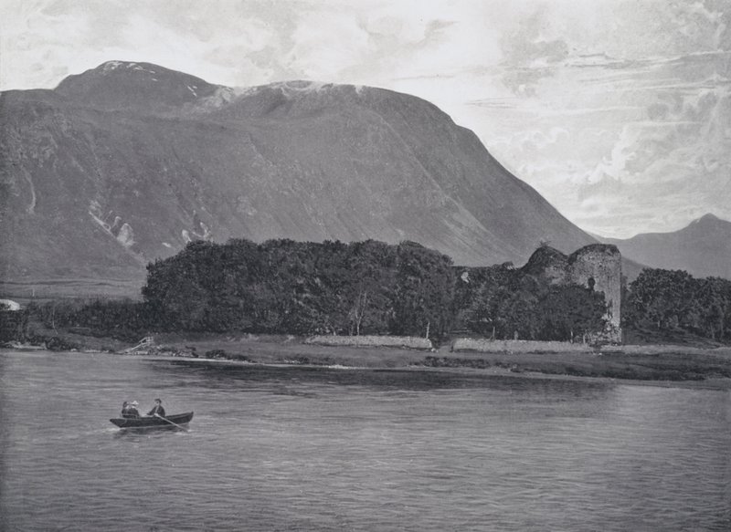 Escócia: Ruínas do Castelo de Inverlochy, Ben Nevis (foto a p/b) de English Photographer