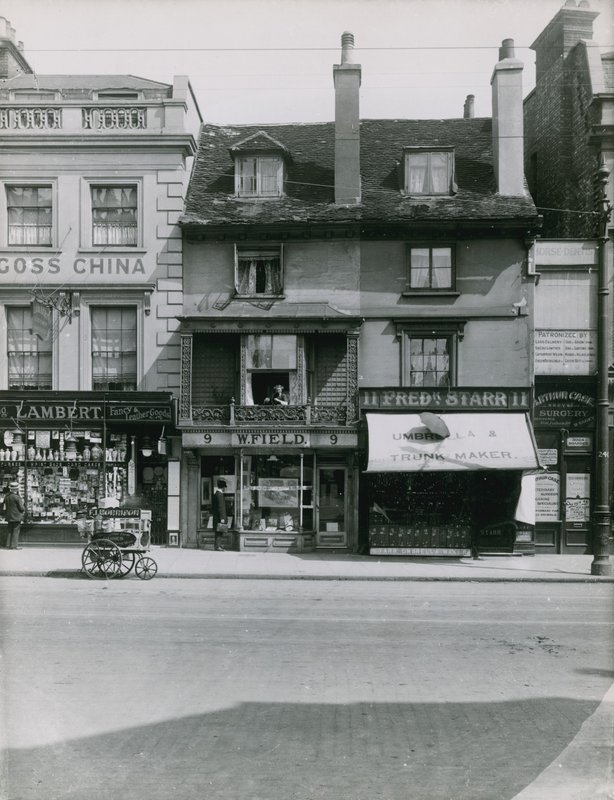 Shopfronts em Putney High Street de English Photographer