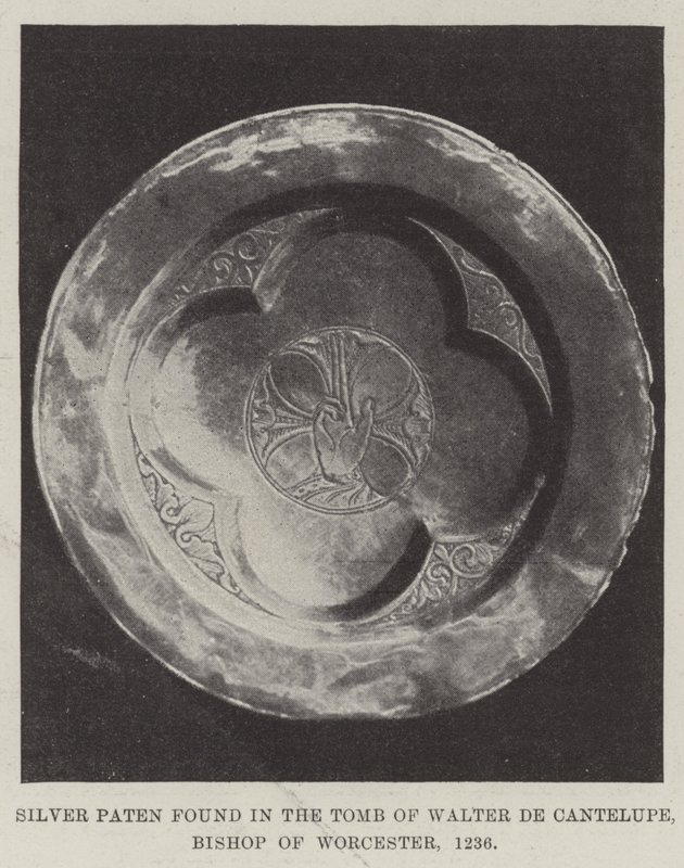Paten de prata encontrado no túmulo de Walter de Cantelupe, bispo de Worcester, 1236 de English Photographer