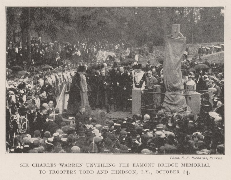 Sir Charles Warren inaugurando o Memorial da Ponte Eamont para Tropas Tood e Hindson, Imperial Yeomanry, 24 de outubro de English Photographer