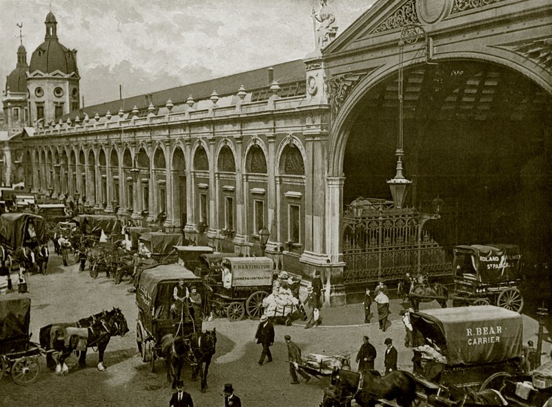 Smithfield Market, Londres: Manhã cedo (foto a p/b) de English Photographer