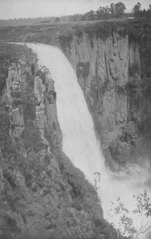 África do Sul: Howick Falls, Rio Umgeni (foto a p/b) de English Photographer