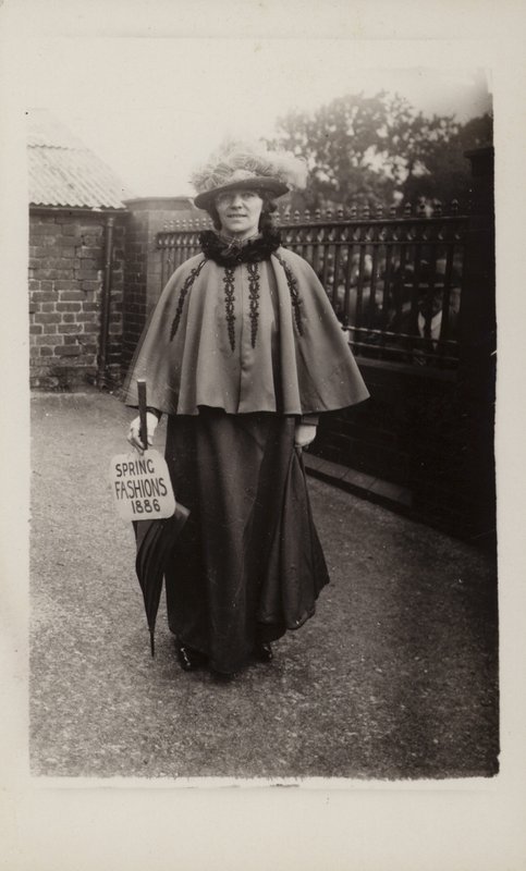 Modas da primavera, 1886 de English Photographer