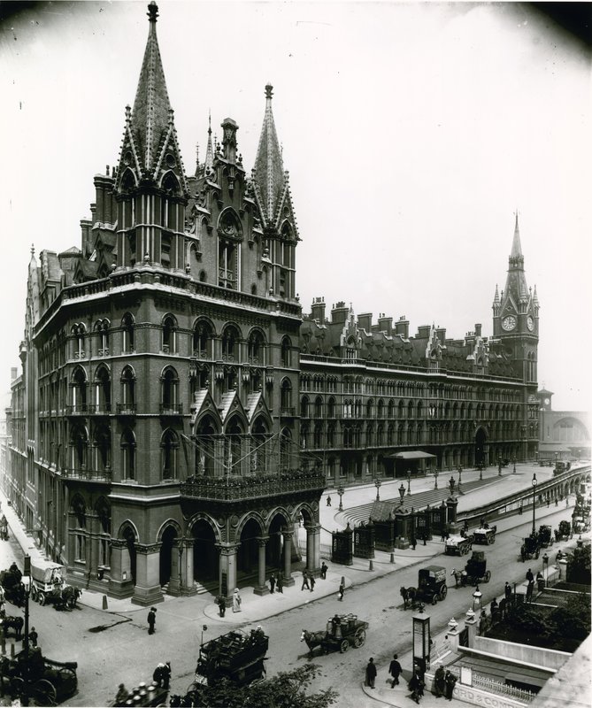 Estação Ferroviária St Pancras; fotografia de abril de 1899 de English Photographer
