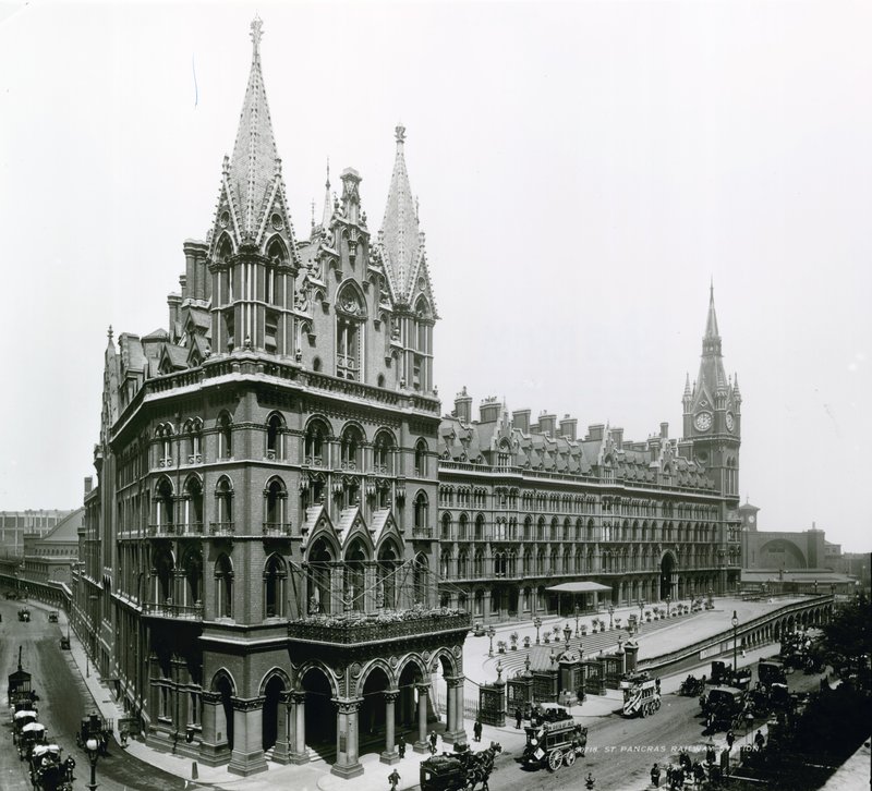 Estação Ferroviária St Pancras; fotografia de abril de 1899 de English Photographer