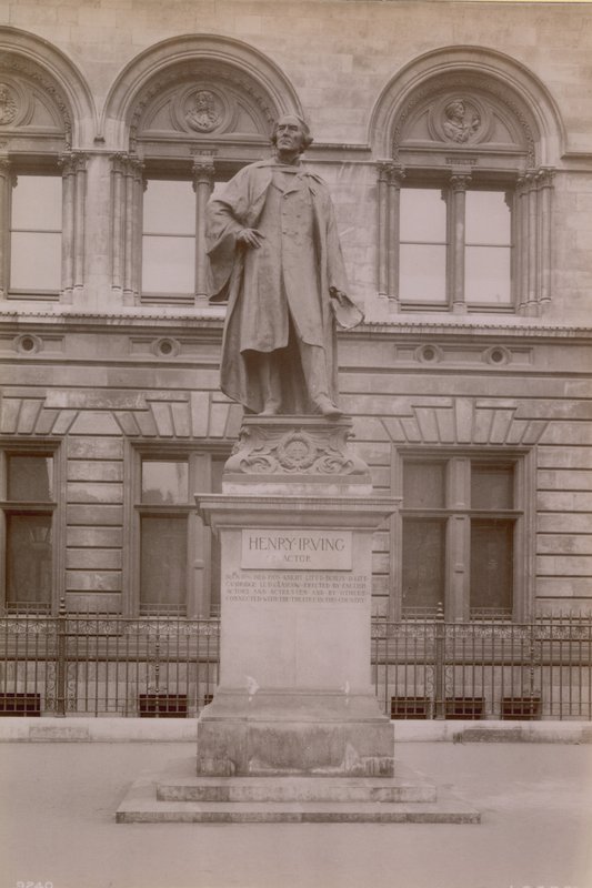 Estátua de Henry Irving de English Photographer