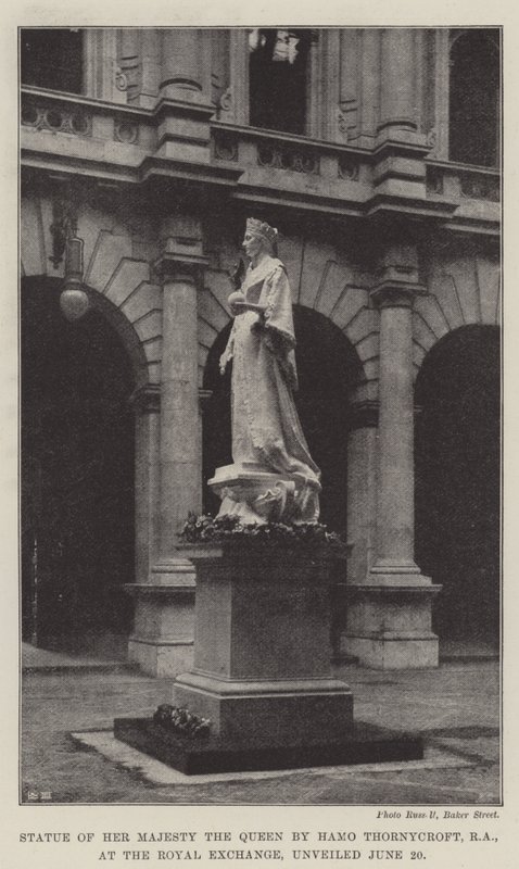 Estátua de Sua Majestade a Rainha, de Hamo Thornycroft, RA, no Royal Exchange, inaugurada em 20 de junho de English Photographer