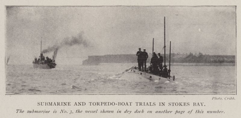 Ensaios de submarinos e torpedeiros em Stokes Bay de English Photographer